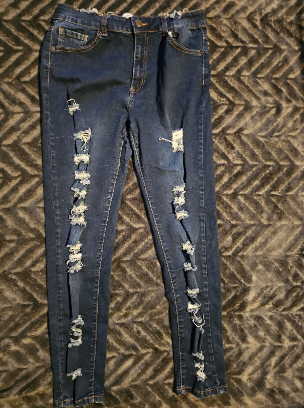 Vince Blue Co. Women's Distressed Skinny Jeans Size 13 Dark Wash Stretch Denim